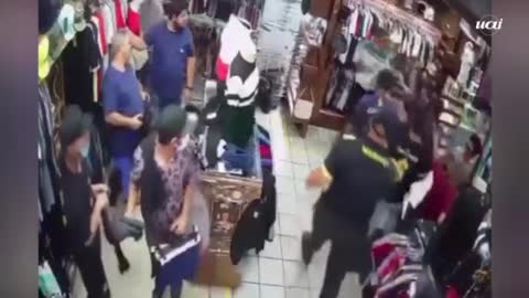 Lojistas brigam em shopping popular de BH