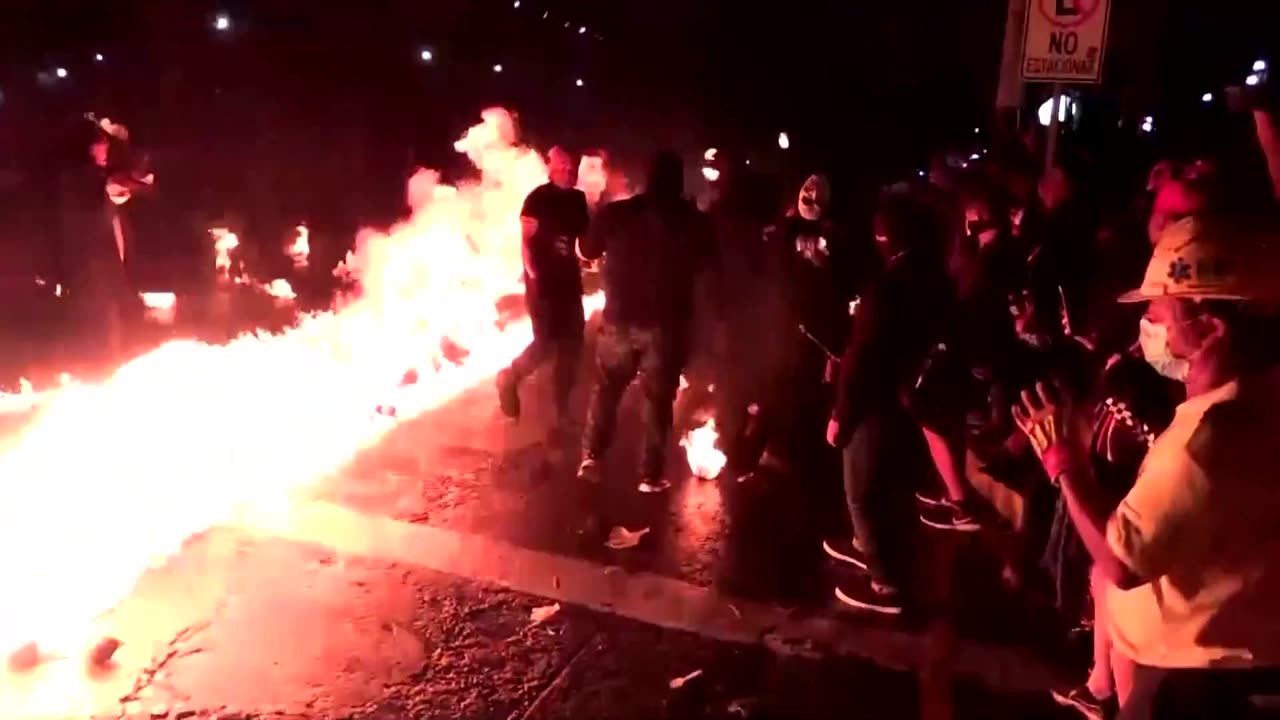 Salvadorans hurl fireballs during annual festival