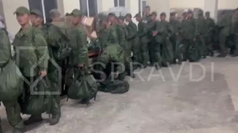 Uniklé video zachycuje výdej ruské výstroje "Ratnik" vojákům z KLDR!