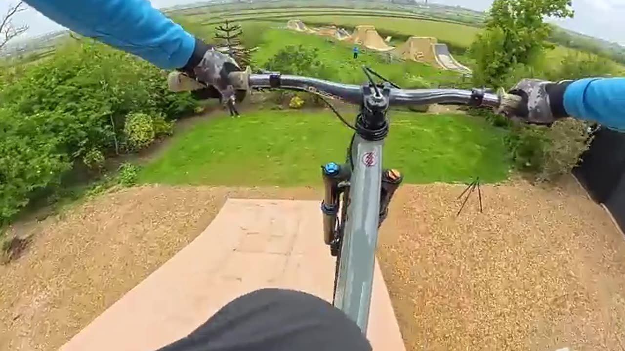 Viral! when you jump over your house with a bike!