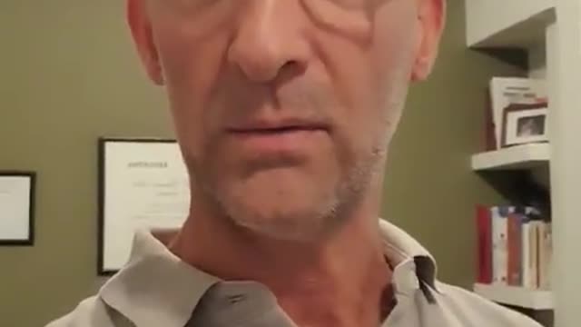 El Dr. Leonardo González Bayona, argentino, renuncia a su matricula profesional