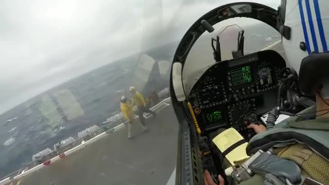 AMAZING PILOT - F18 carrier landing in bad weather and low visibility