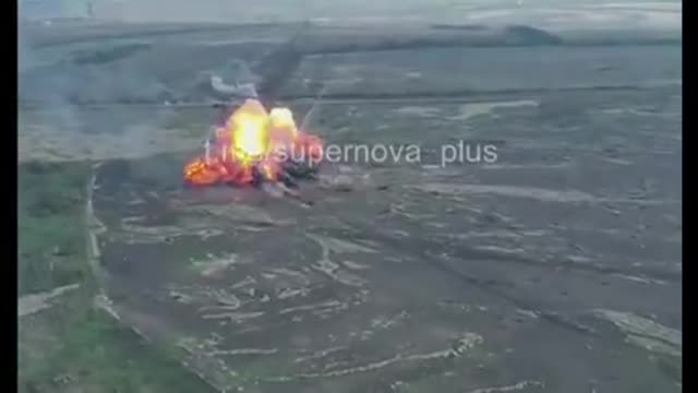 RU tanks vs UA Artillery: “That Artillery suc…. Ohhh”