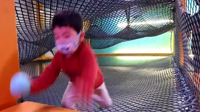 How to play 4 year-old kid at Korean kids play zone in Seoul