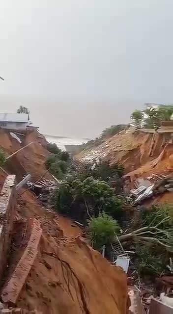 Umdloti complex washes away due to heavy rainfaill.