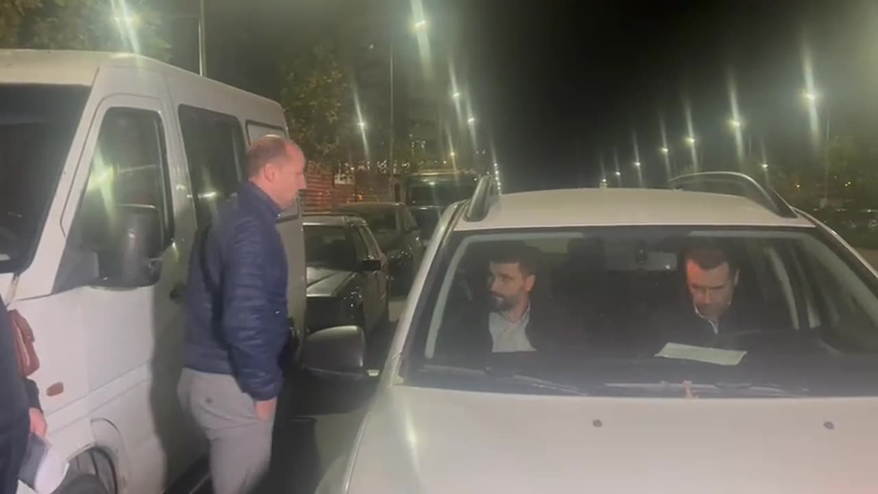 Agjentët e BKH marrin sërish Qynon, i kontrollojnë zyrën në Ora News