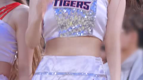 Beauty and Energy: Cheerleaders Steal the Spotlight in Every Move! ( Lee Ju-Eun )