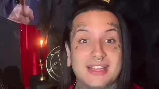 VIDEO do satanista de molusco ladrao de 9 dedos