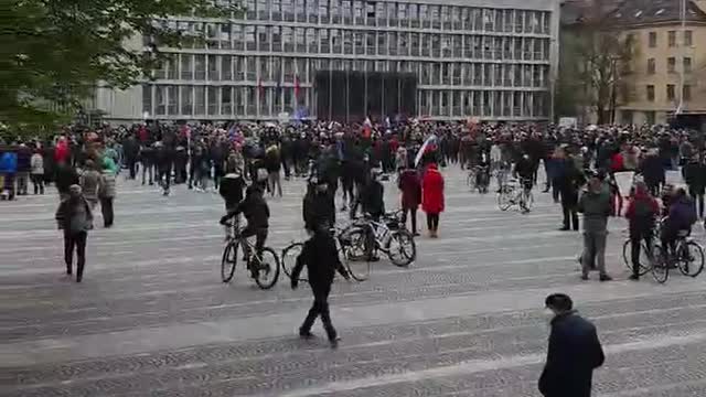 V živo s protesta v Ljubljani