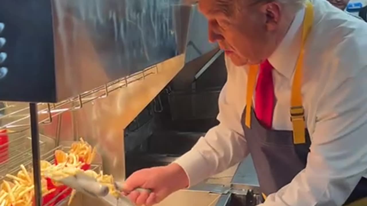 PRESIDENT TRUMP WORKING MCDONALDS VIDEO6 #TRUMP24