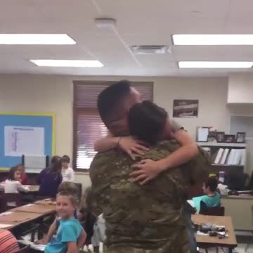 WATCH : Sister's Military Homecoming Surprise ❤️
