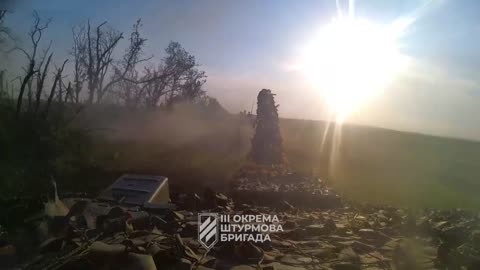 Insane Footage from Ukrainian Tanks Firing on Targets