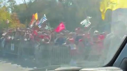 Massive Crowd Lines Up To See President Trump Serve At McDonalds