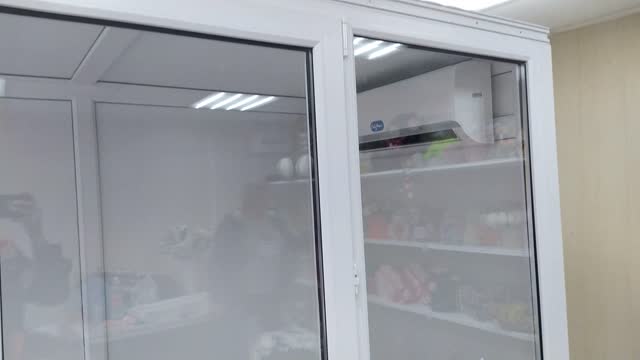 Refrigerator-showcase for flowers