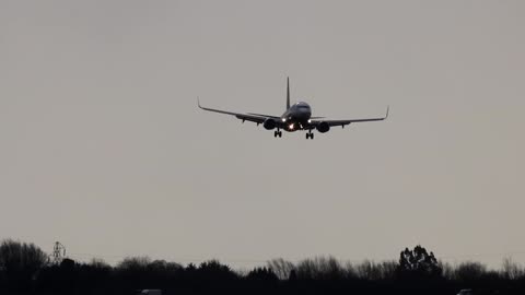 Storm Franklin_ Pilots battle extreme winds while landing at Birmingham Airport- NEWS OF WORLD 🌏