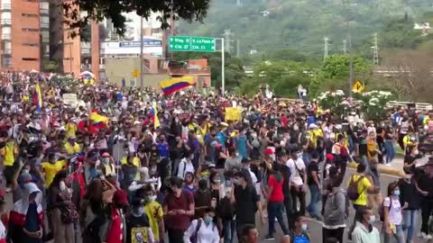 Video: Avanza la marcha de este lunes en Bucaramanga 2