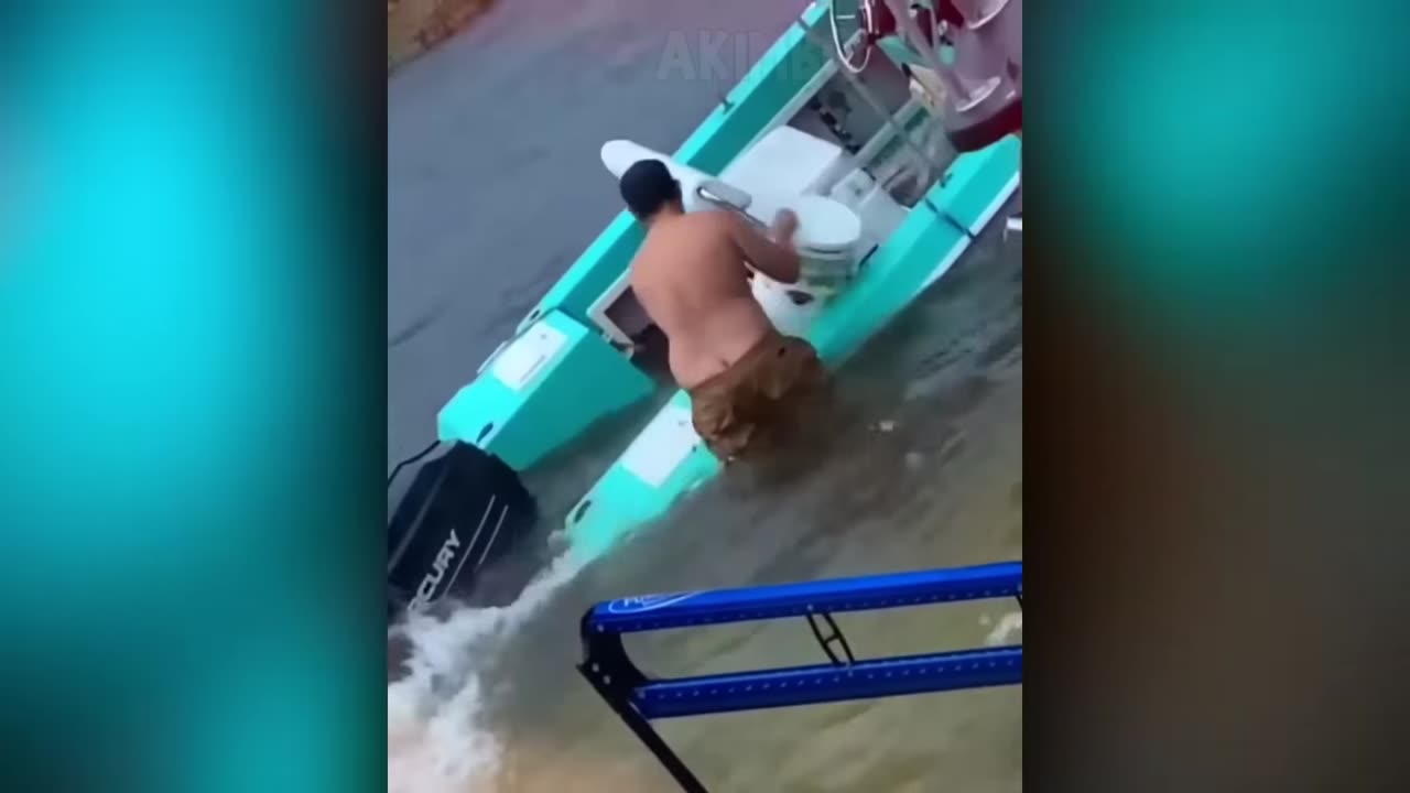 Idiots In Boats Caught On Camera !