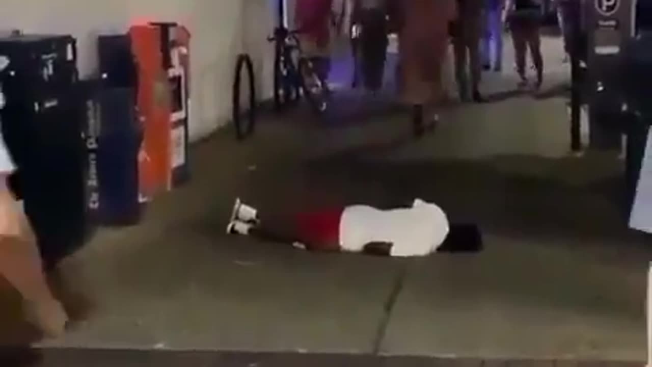 Angry Black Dude Gets A Knuckle Sandwich FAFO