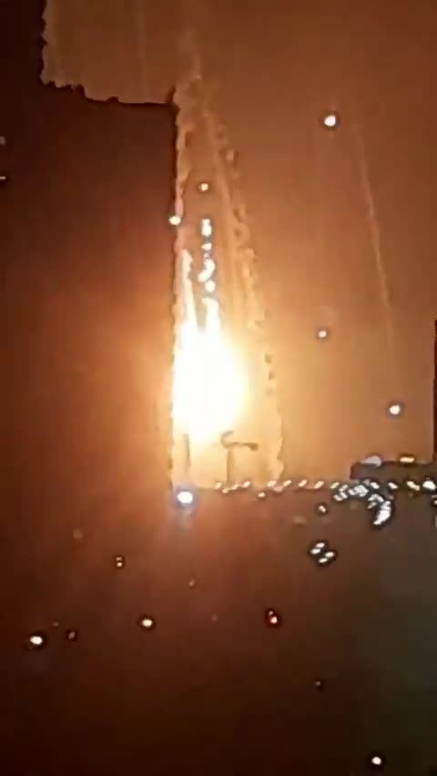 Massive fireball in Kiev as Russian cruise & ballistic missiles rock the Ukrainian capital