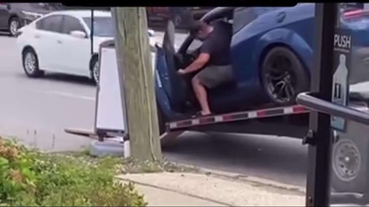 Super car delivery gone wrong 🤣