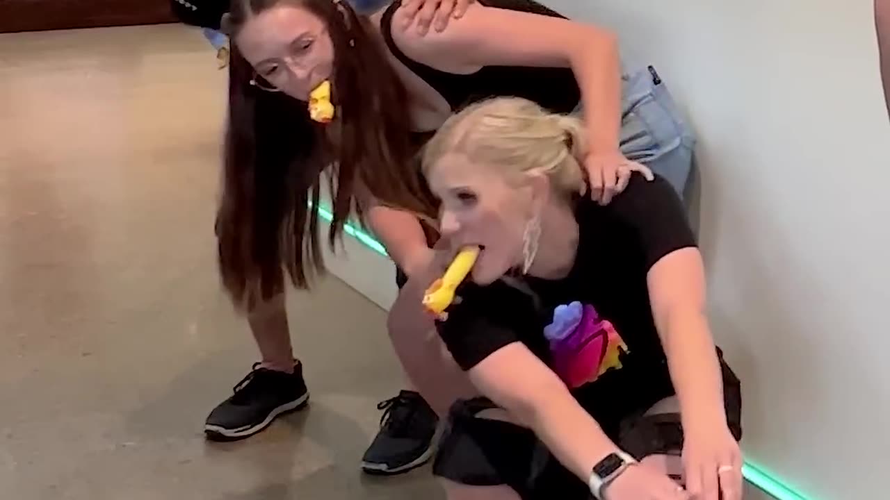 IMPOSSIBLE Rubber Band Challenge! 💥🐔