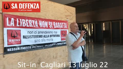 Sit-in di denuncia di SaDefenza a Cagliari sotto palazzo regionale