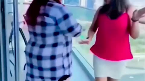 She gave Earthquake 😂😂😂😂