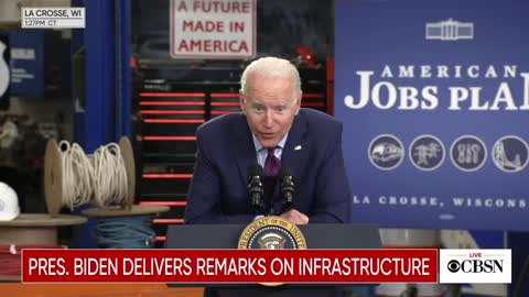 Biden whispers into microphone during press conference again.