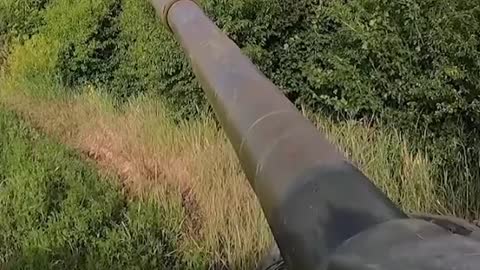 DPR tankers destroy Ukrainian strongholds