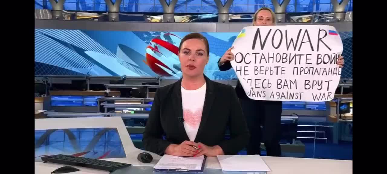 Moments of truth piercing propaganda in Russia: editor interrupts broadcast calling on Russia