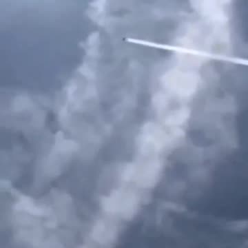 Observe closely as the chemtrail plane switches...