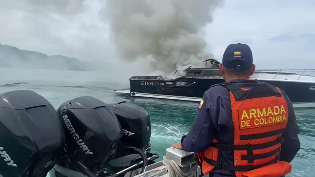 Armada controla incendio en motonave