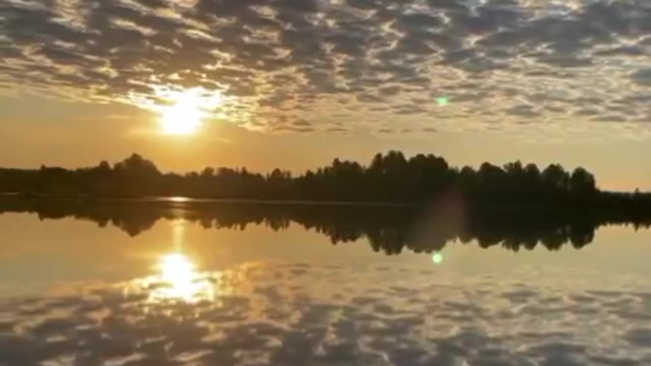 Awesome sky reflection and horizon