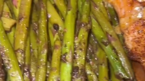 salmon with asparagus🥣. #yourguider