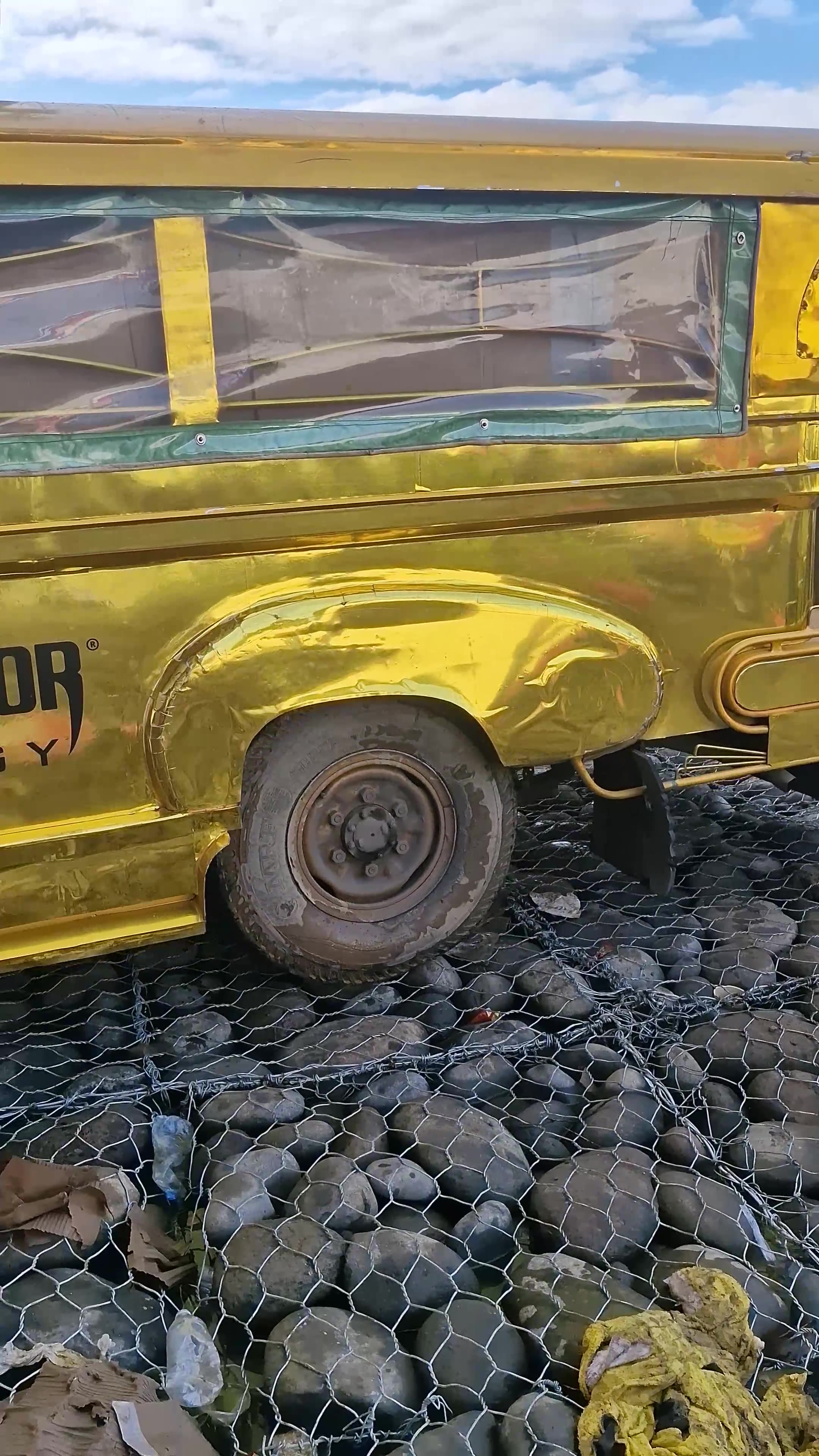 Wow cool a gold Jeepney!
