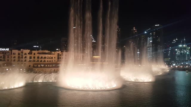 A cool Dubai fountain show.