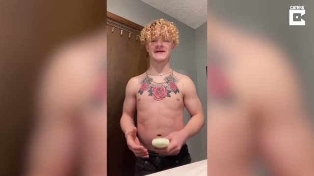 HOW DID HE DO THAT??? MAN WITHOUT COLLAR BONES