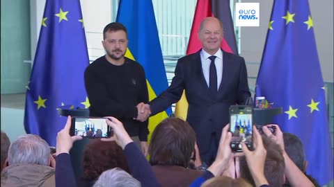 NOTIZIE DAL MONDO concluso il tour europeo di Zelensky che incontra in Germania Scholz..Il presidente ucraino vede i leader di Londra,Parigi,Roma e Berlino oltre a NATO e Vaticano per presentare il suo piano di vittoria