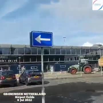 Netherlands: farmers blockade Eelds airport in Groningen (July 6, 2022)