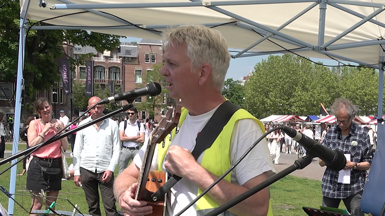 Achter Hoge Muren (Julian Assange) - Vredesmanifestatie Museumplein Amsterdam