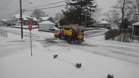 Plow truck
