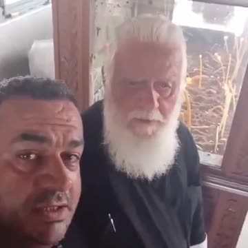 Muslim thug harasses a Christian minister, starts talking Islamic gibberish.