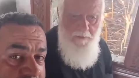 Muslim thug harasses a Christian minister, starts talking Islamic gibberish.