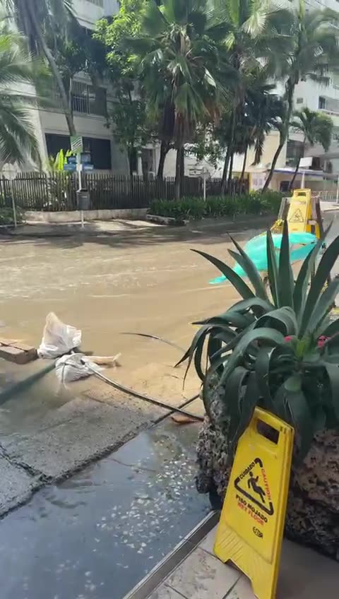 Calle inundada en El Laguito