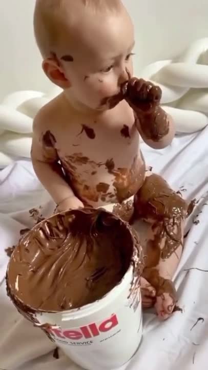Baby chocolate eatting // when mamy going to office