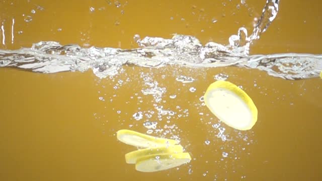 Lemon slice into water 1000 frames of upgrade video