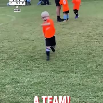 Little boy is delighted to be playing football❤️