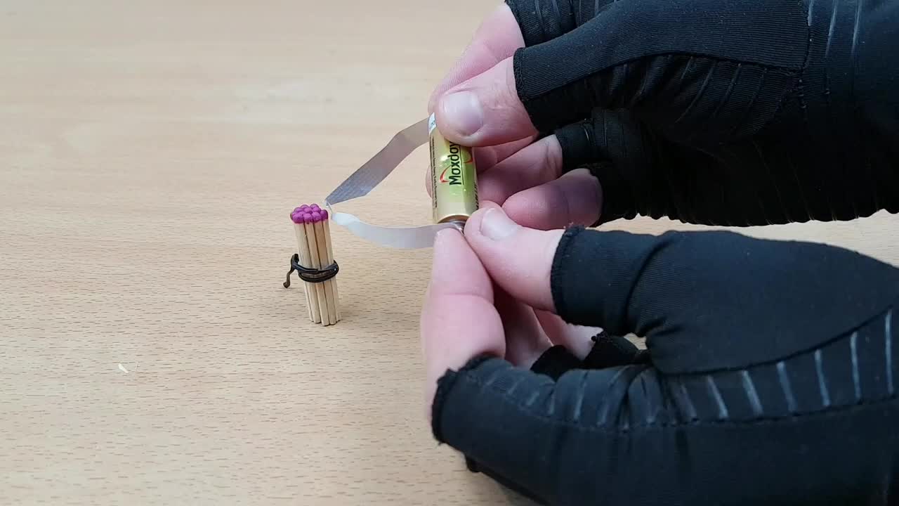 How to Make Fire Using a Battery - Amazing Life Hack.