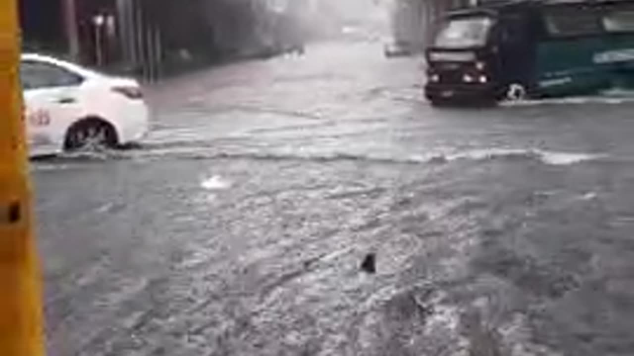 Heavy flood on the street after extreme downpour in Cebu City, Philippines 🇵🇭 (01.08.2024)