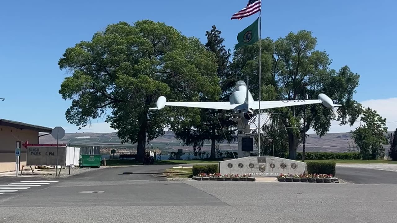 What's This About? USAF jet in Brewster, WA
